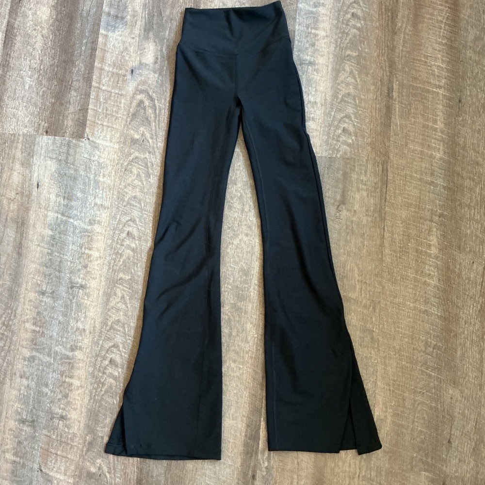 YPB Abercrombie sculptLUX Flare Leggings Black XXS Short Side Slit High Rise
